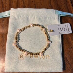 Elegant Newton Gold and Pearl Bracelet